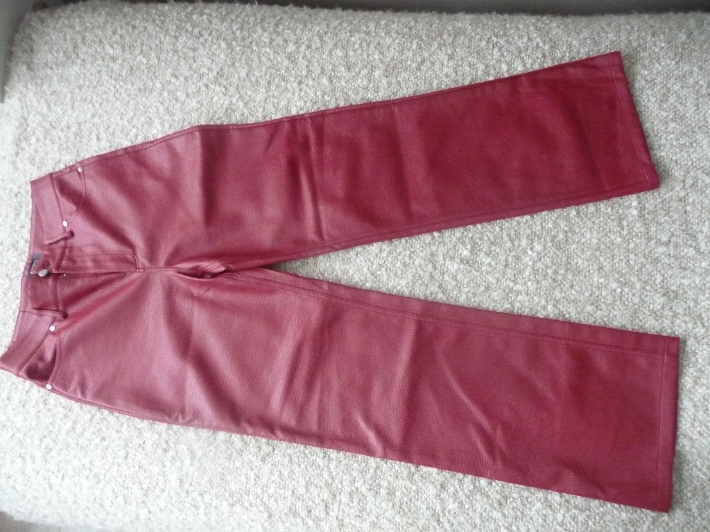 leren broek imitatie rood mt M, Kleding | Dames, Broeken en Pantalons, Refined, Nieuw, Ophalen of Verzenden, Maat 36 (S)