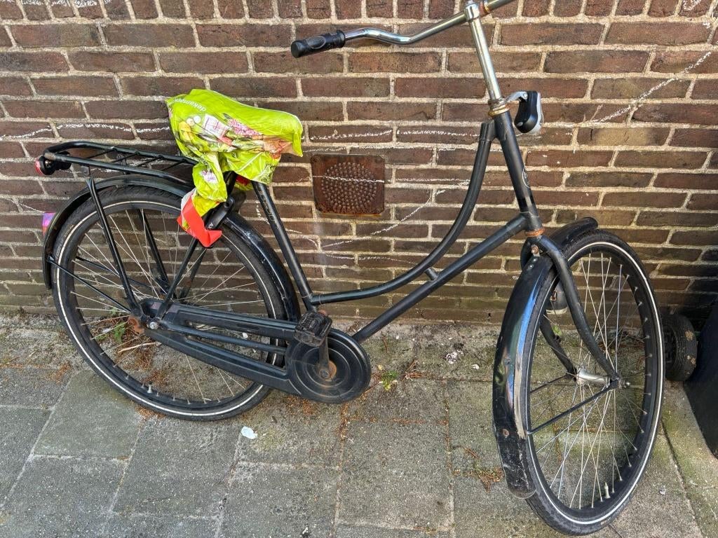 Omafiets kapot frame, Fietsen en Brommers, Fietsen | Dames | Omafietsen, 56 cm of meer, Ophalen, Gebruikt, Terugtraprem