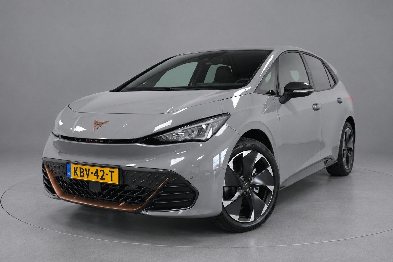 Cupra Born Business 62 kWh, NIEUWSTAAT, CARPLAY/ANDROID-AUTO, Auto's, Dealer onderhouden, Gebruikt, Zwart, 1728 kg