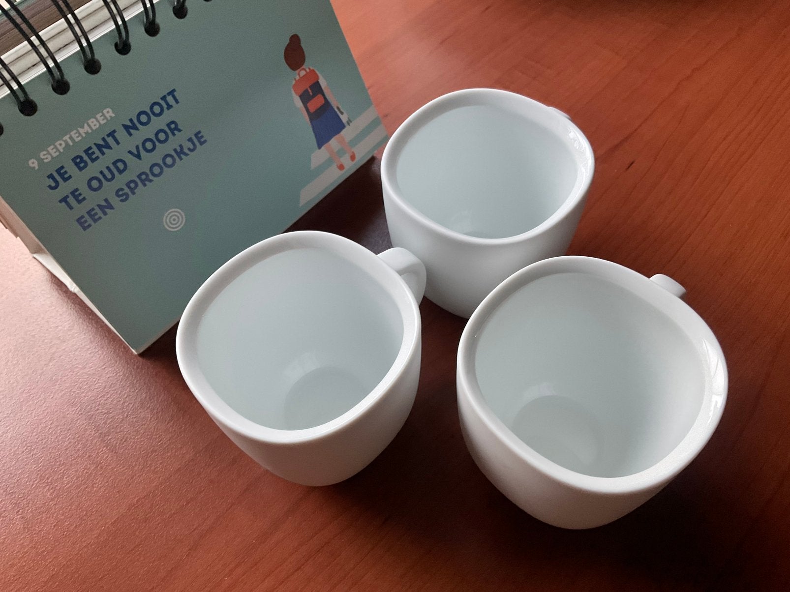 3 witte kopjes /mokjes NESPRESSO, Ophalen of Verzenden, Zo goed als nieuw, Overige stijlen, Kop(pen) en/of Schotel(s)