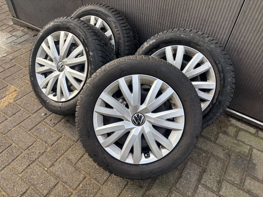 16 inch Originele VW GOLF 6 7 8 velgen met winterbanden!, Niet ingevuld, 16 inch, Banden en Velgen, Niet ingevuld