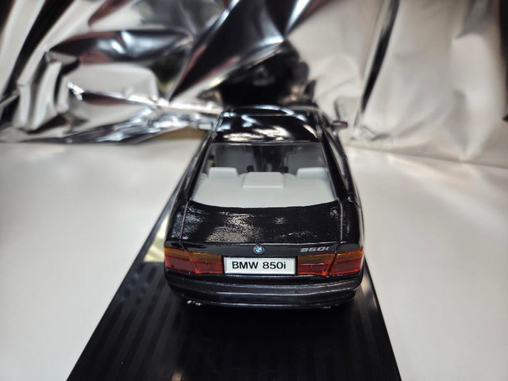 BMW 850i. 1990.  Maisto. 1:18, Hobby en Vrije tijd, Modelauto's | 1:18, Ophalen of Verzenden, Nieuw, Auto, Maisto