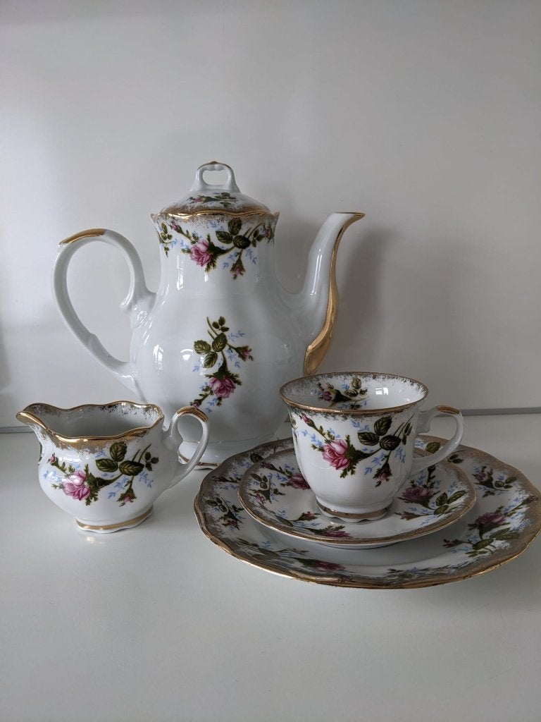 Koffiepot, melkkan, 5 kop en schotels, 6 ontbijtbordjes roos, Antiek en Kunst, Antiek | Servies los, Ophalen of Verzenden