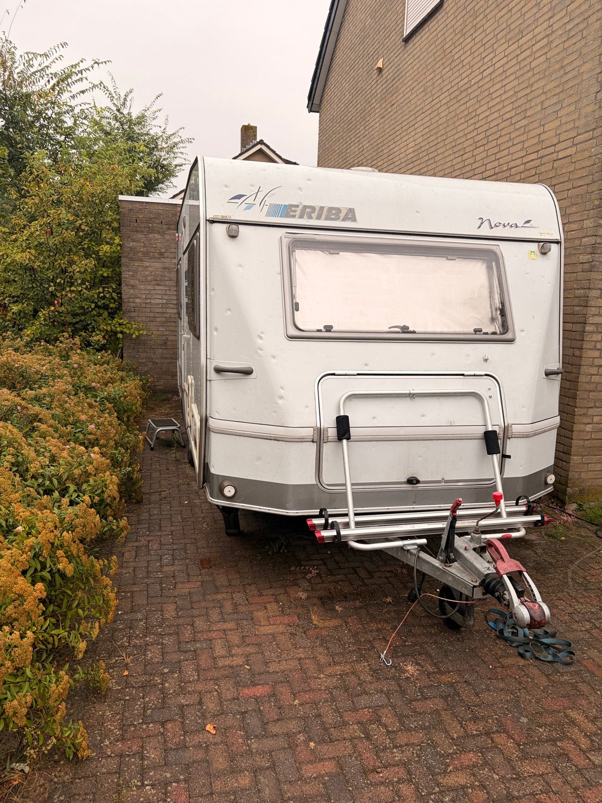 Eriba Nova 491 - met hagel schade! En bijna nieuwe airco, Caravans en Kamperen, Rondzit, Omvormbare zithoek, Particulier, 5 tot 6 meter