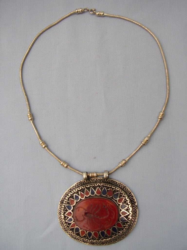 Stenen schorpioen hanger aan ketting - 20e eeuw, Ophalen of Verzenden, Gebruikt, Zilver, Steen of Mineraal