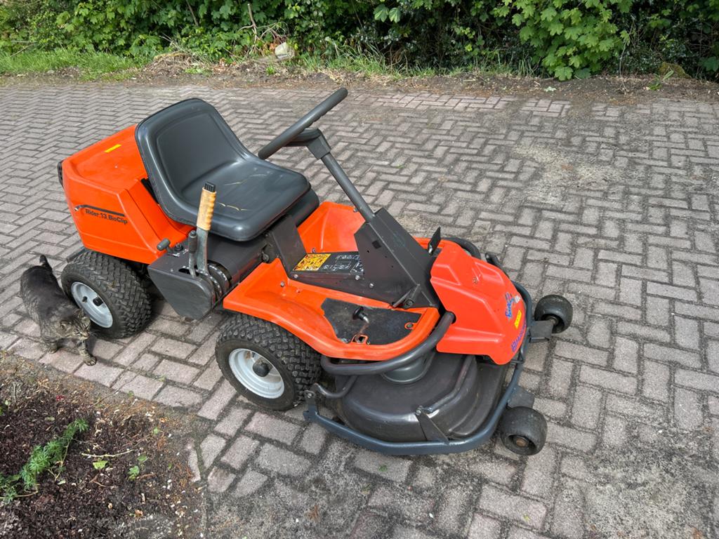 Husqvarna Rider 13 Bioclip Hydrostaat - Perfect Maaidek, Ophalen, Zo goed als nieuw, Mulchfunctie, 90 tot 120 cm