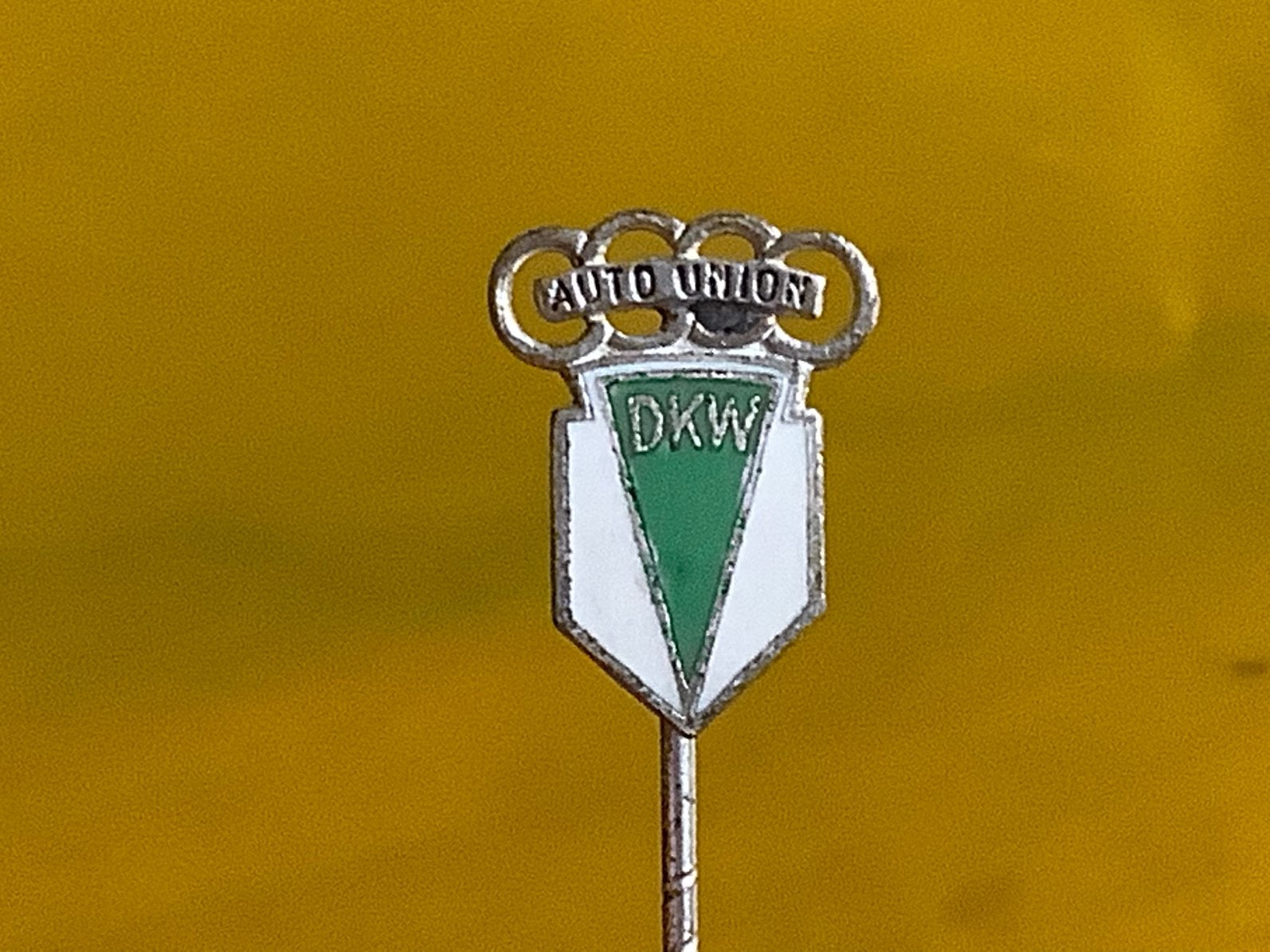 Emaille speldje DKW auto union Audi Duitsland, Ophalen of Verzenden, Gebruikt, Merk, Speldje of Pin