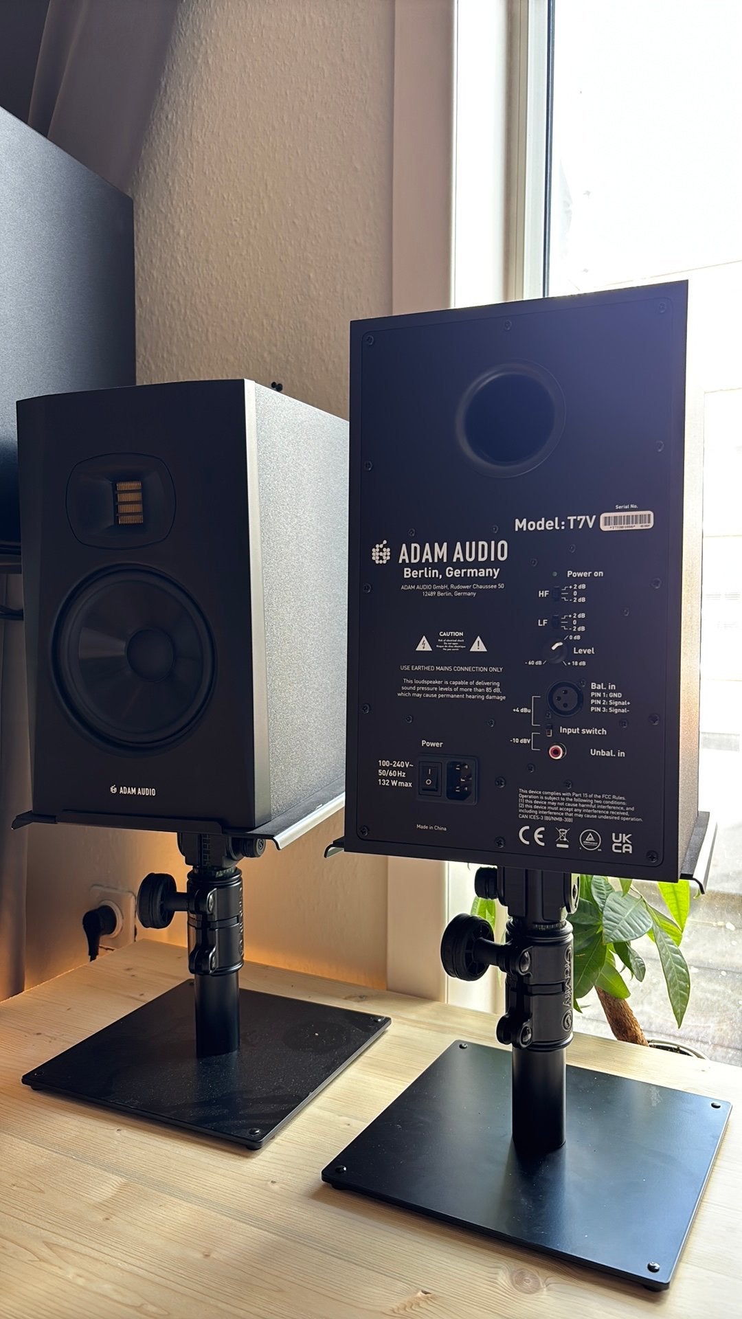 Adam T7V monitor speakers (incl speakerstands), Audio, Tv en Foto, Luidsprekers, Studiomonitor, Inclusief standaarden, 120 tot 150 watt