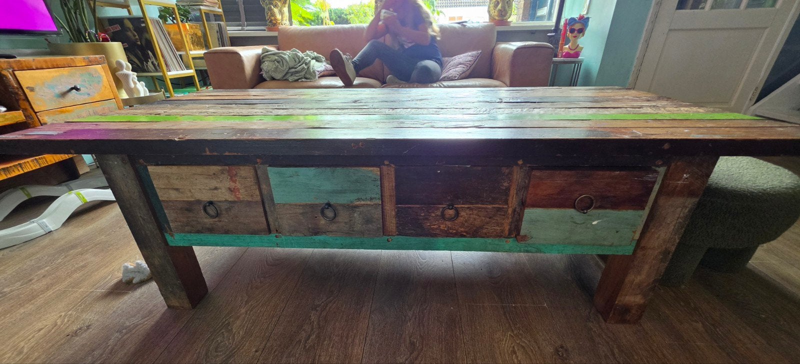 Vintage salontafel met lades - uniek en kleurrijk, Huis en Inrichting, Overige houtsoorten, Gebruikt, Ophalen of Verzenden, Vintage, Industrieel, Bohemian