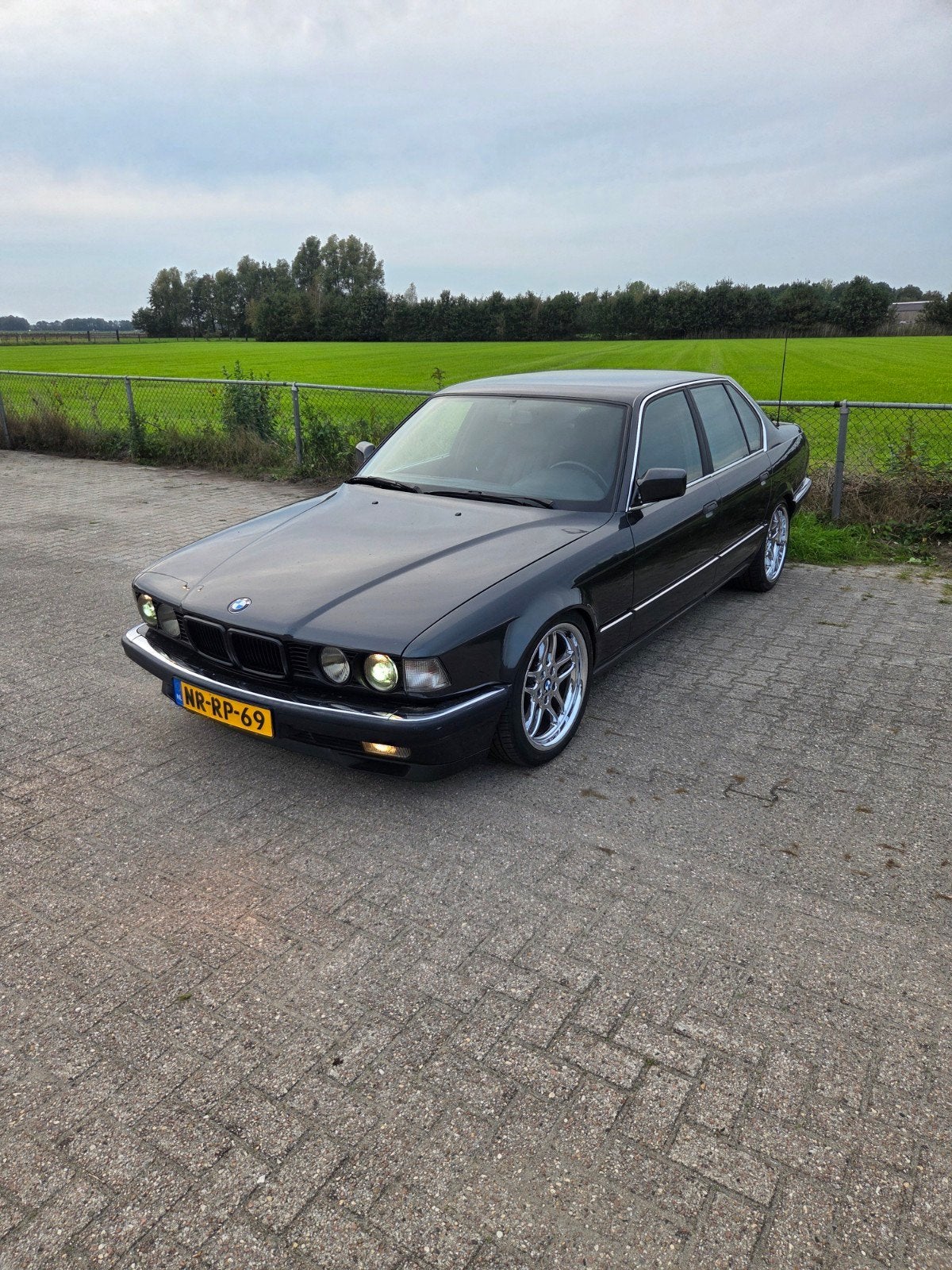BMW 7-Serie 5.0 I 750 AUT K6 1987 Zwart, Auto's, Automaat, Achterwielaandrijving, 12 cilinders, Zwart
