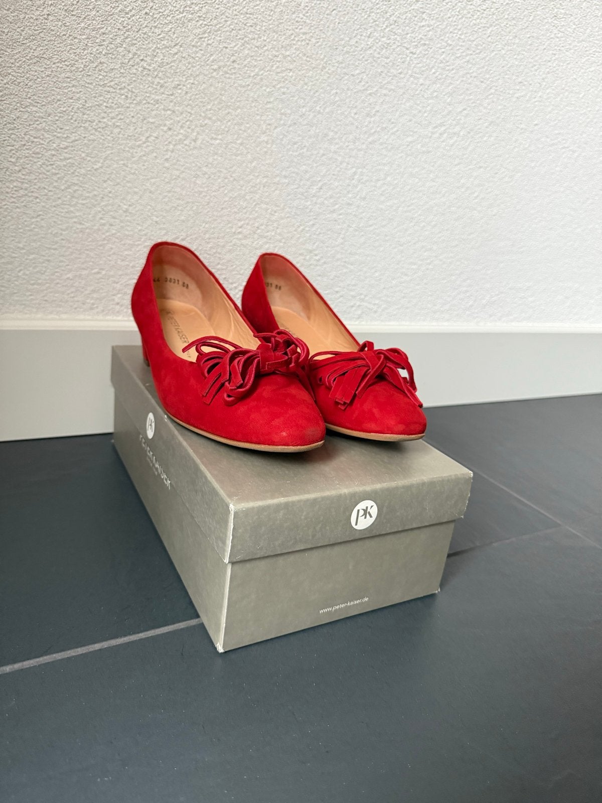 Peter Kaiser rode suède ballerina's met strik maat 39,5, Ophalen, Zo goed als nieuw, Rood, Ballerina's