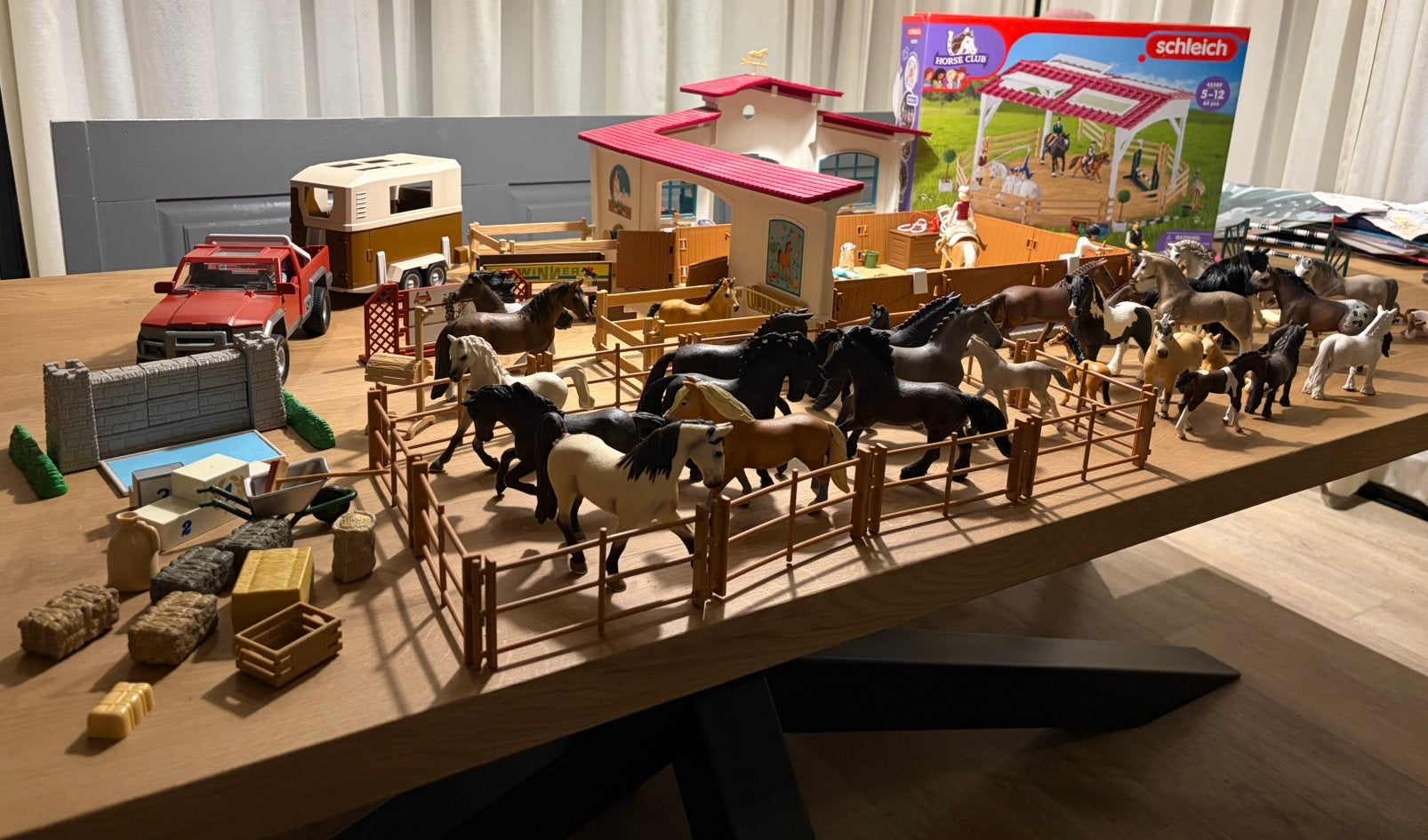 Schleich paarden collectie buitenbak 42389 & binnenbak 42639, Ophalen, Zo goed als nieuw, Jongen of Meisje