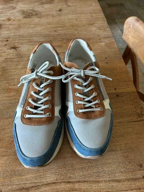 schoenen, Bruin, Ophalen of Verzenden, Sneakers of Gympen, Zo goed als nieuw
