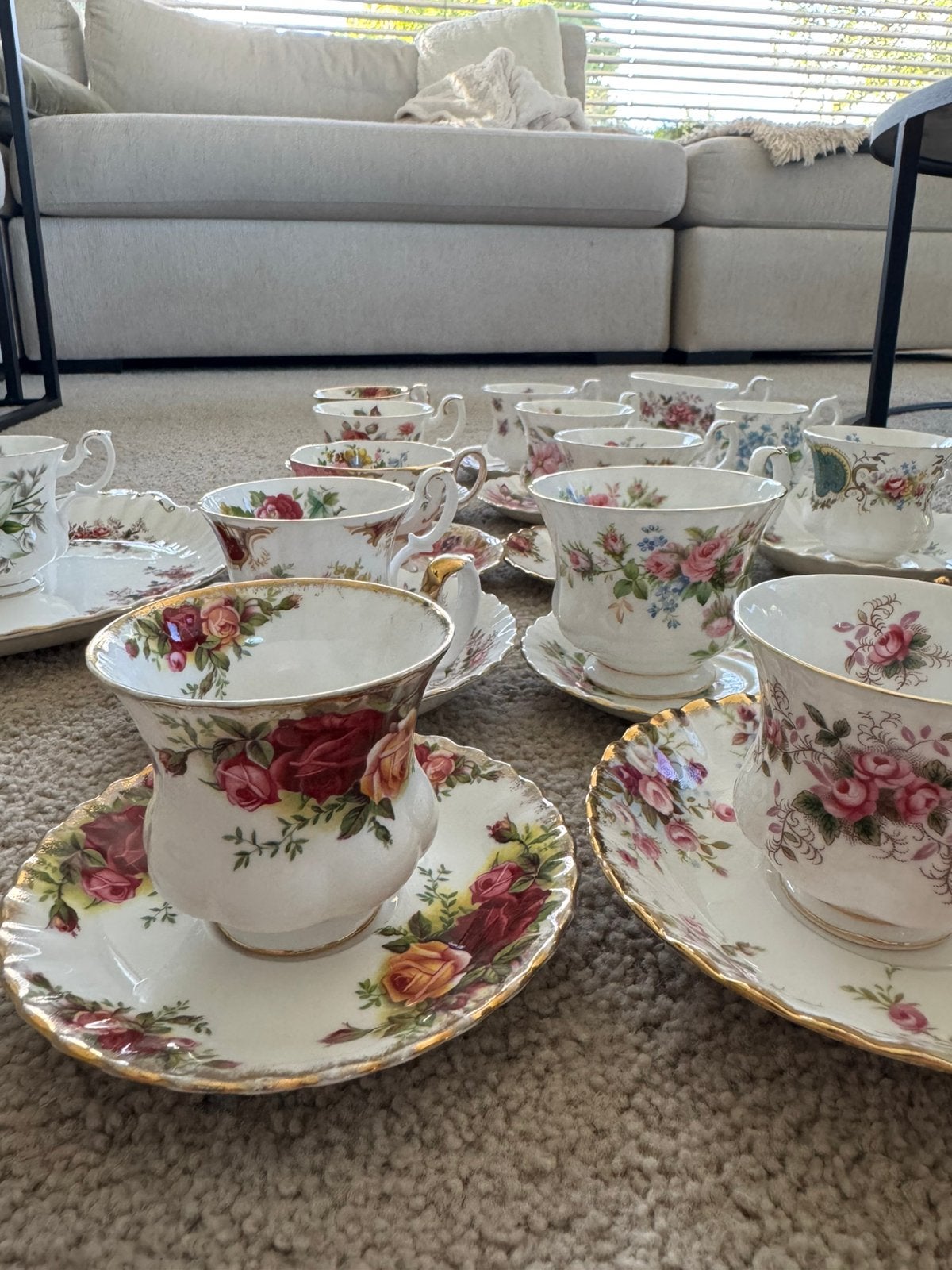 Royal Albert service (15 theekop + schotel) en grote schaal, Ophalen