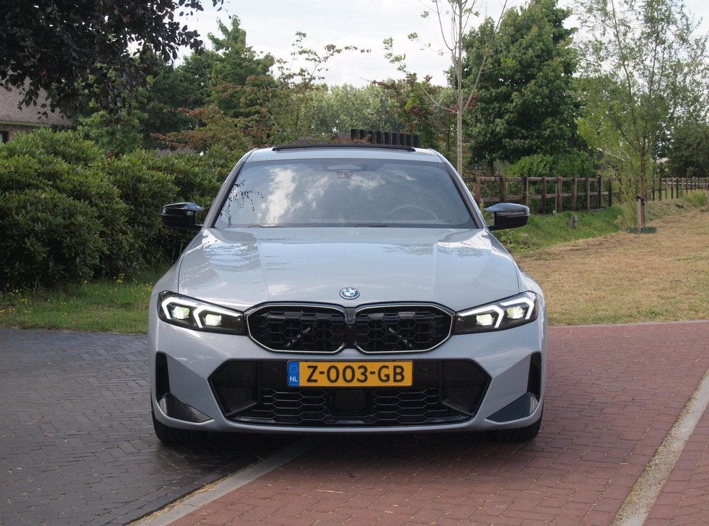 BMW 3-serie 330e | Iconic Glow Nieren | M-Pakket | Panoramad, Auto's, 1998 cc, Achterwielaandrijving, Gebruikt, 4 cilinders