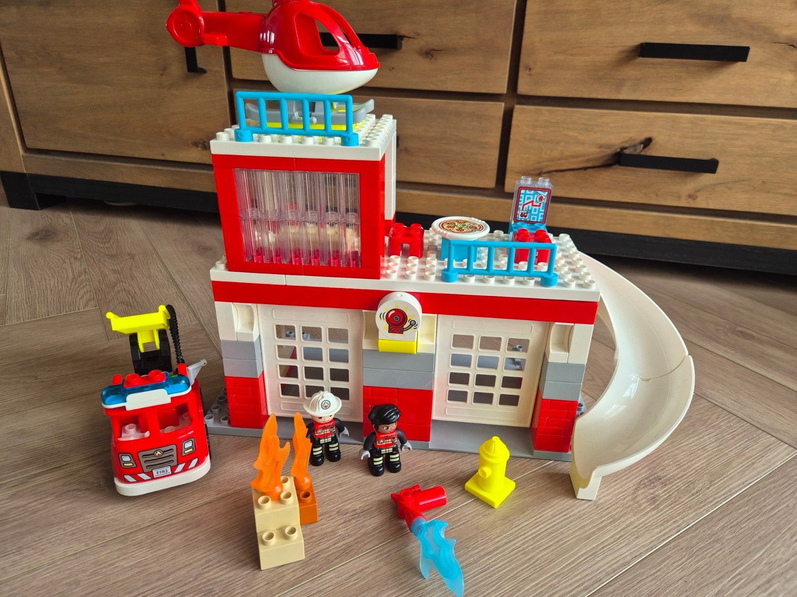 LEGO Duplo Brandweerkazerne met helikopter en brandweerauto, Ophalen, Zo goed als nieuw, Overige merken