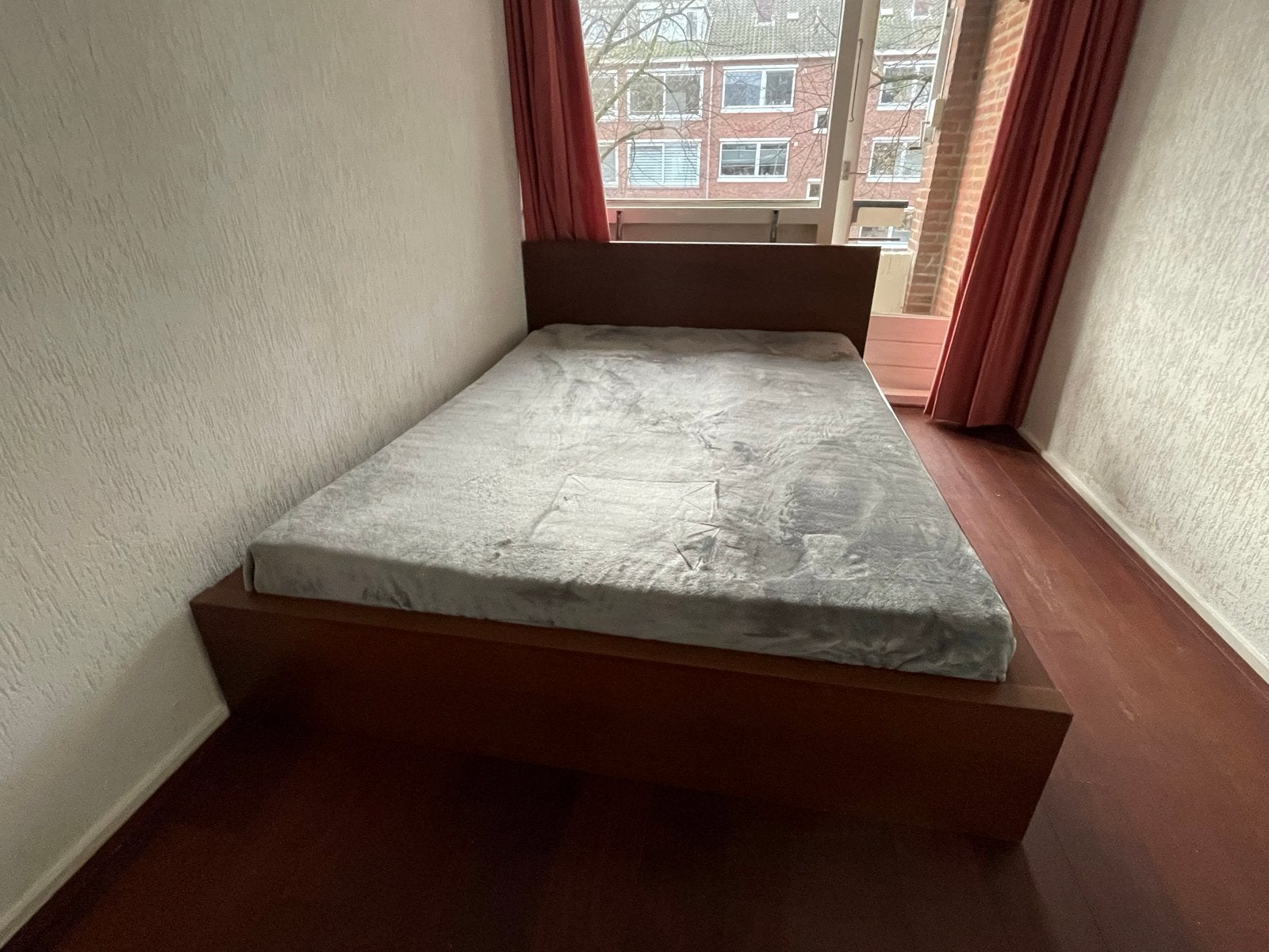 Comfortabel bed 120x200 cm - Ideaal voor kleine ruimtes, Ophalen, Gebruikt, Bruin, Twijfelaar