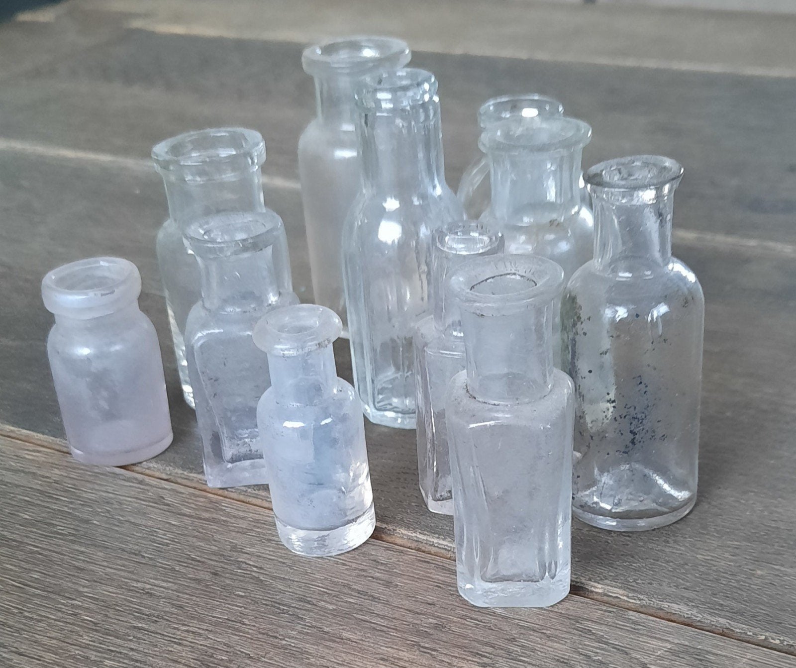 Collectie van 10 antieke miniatuur glazen flesjes, Ophalen of Verzenden