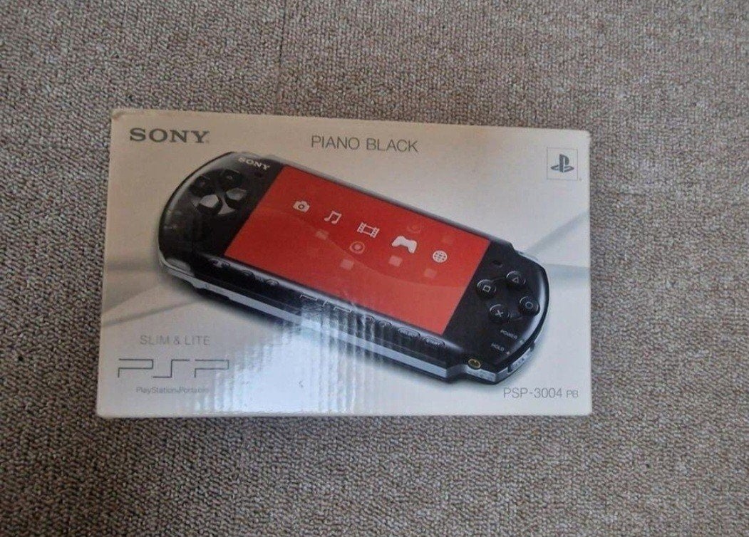 Sony PSP 3004 Piano Black met 8 games en accessoires, Spelcomputers en Games, Ophalen of Verzenden, Gebruikt, Met games, PSP 3000