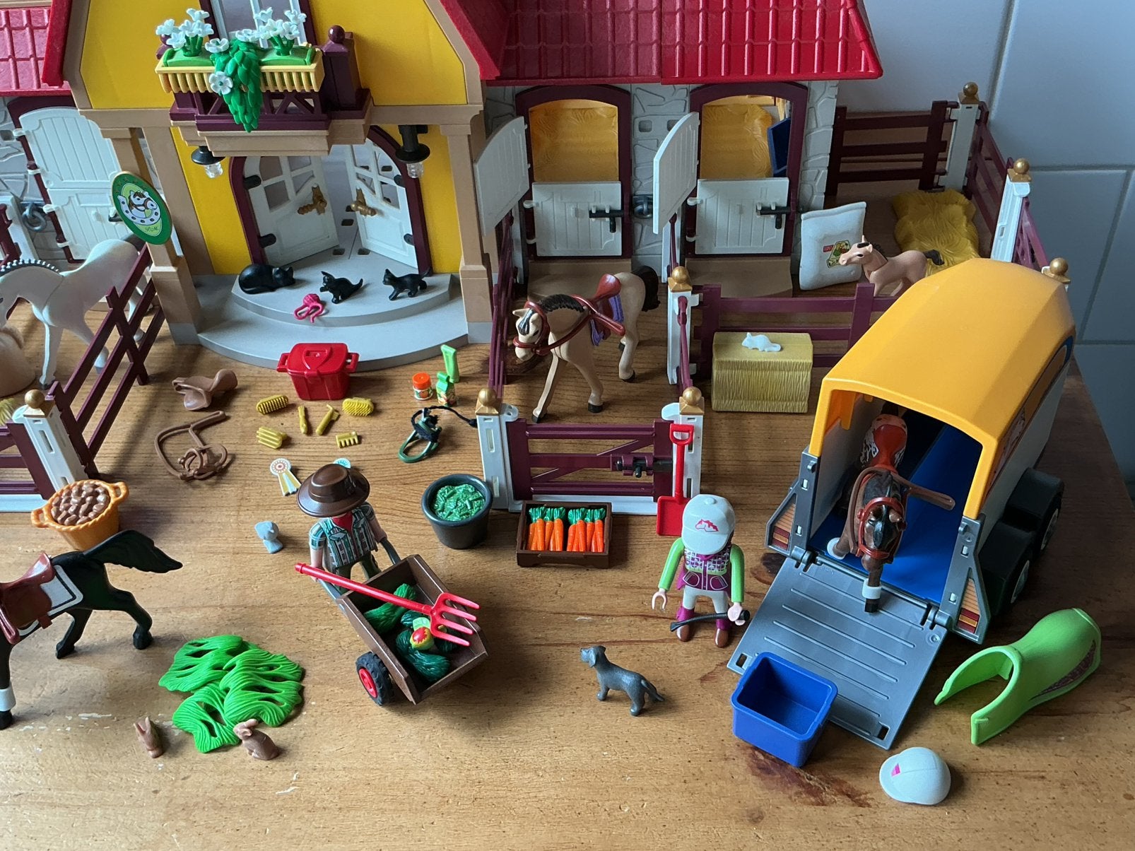 Foto 13 van PLAYMOBIL UITGEBREIDE GROTE PAARDENMANEGE 🐎 🐎 SUPERSET !!