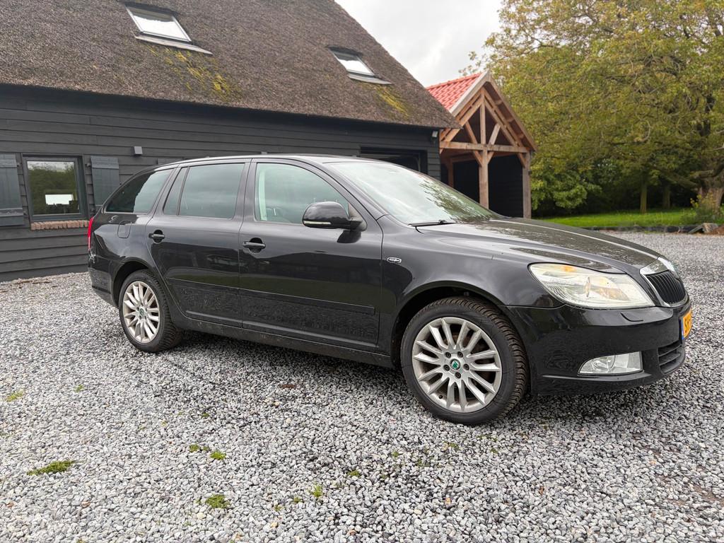 Skoda Octavia Combi 2.0 TDI Laurin & Klement, Auto's, Skoda, Gebruikt, 4 cilinders, 700 kg, Zwart