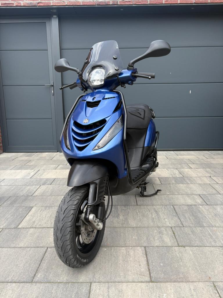 Piaggio zip 4t 2v 2017, Fietsen en Brommers, Scooters | Piaggio, Zo goed als nieuw, Zip, Maximaal 45 km/u, Benzine, Ophalen