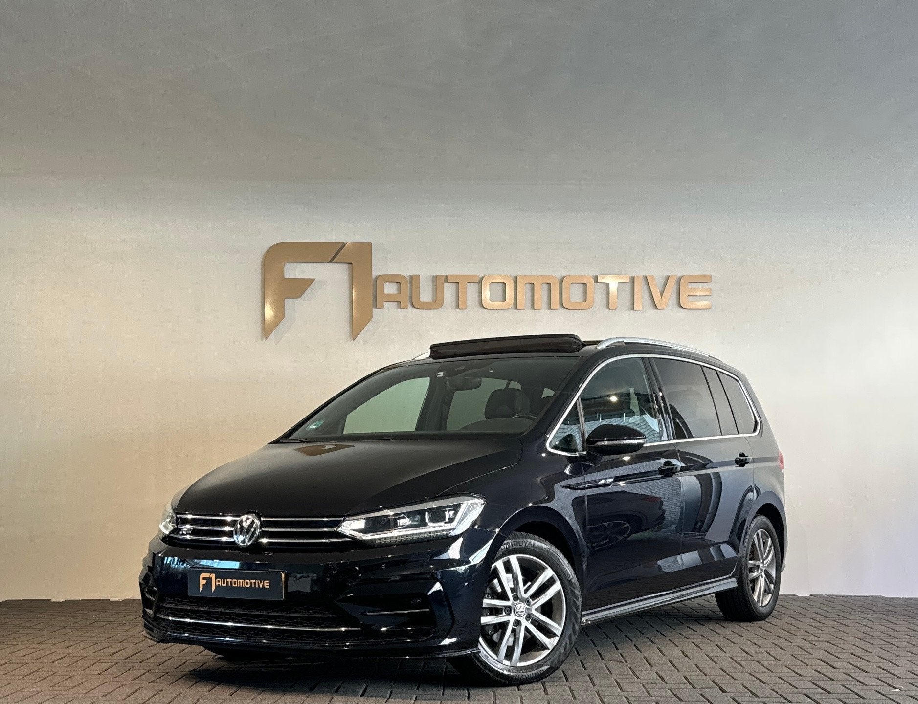 Volkswagen TOURAN 1.5 TSI R-Line 7p Pano|ACC|Keyless|Stoelve, 15 km/l, Euro 6, 4 cilinders, 150 pk