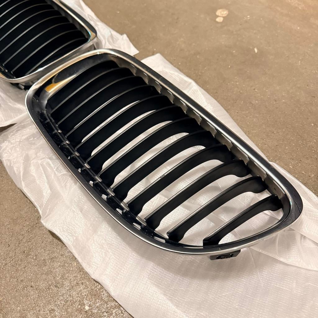 Bmw E90/E91 Facelift/LCI originele Nieren/Grill. Chroom!, Gebruikt, Voor, Ophalen of Verzenden, BMW