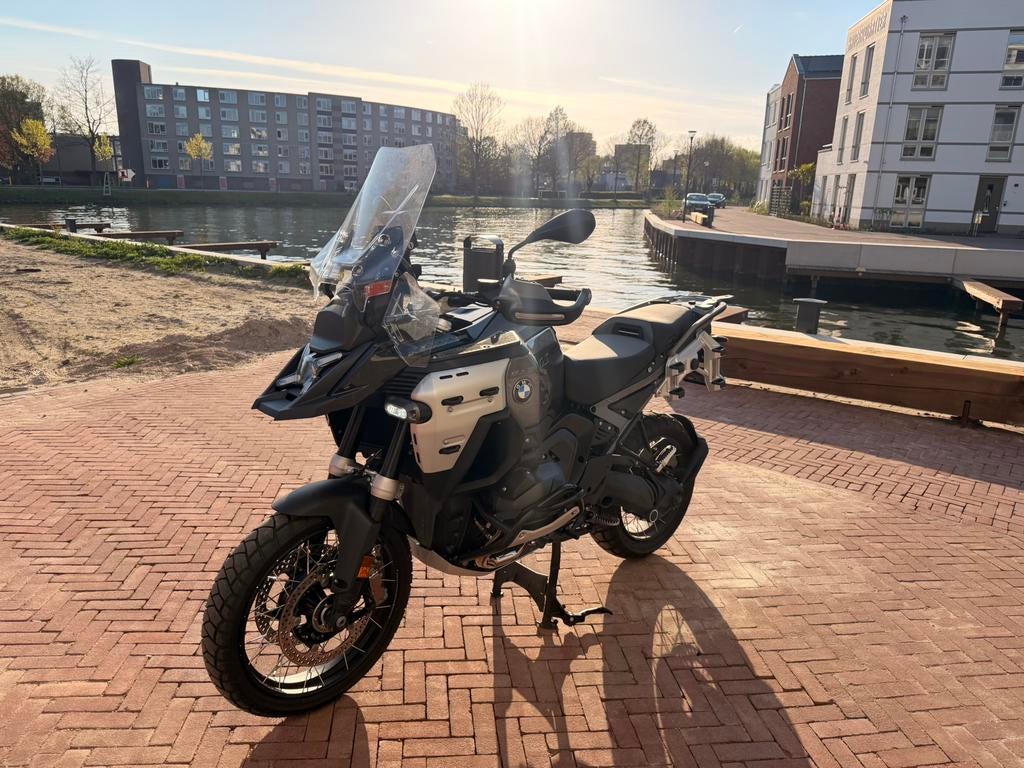 BMW 1300 GS Adventure Triple Black AKRA Koffers BTW GARANTIE, 2 cilinders, Nieuw, Motorrijbewijs A, Handvatverwarming