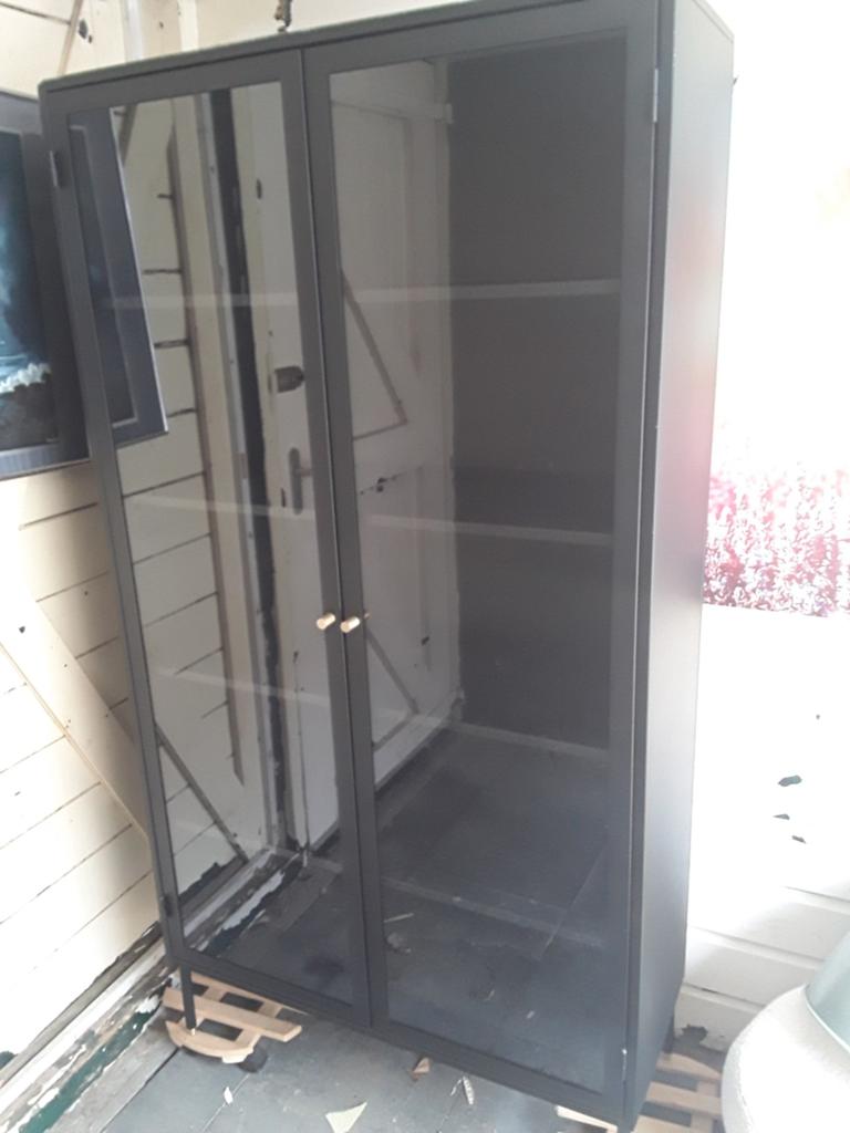 Vitrinekast Zwart Metaal., Huis en Inrichting, Kasten | Vitrinekasten, Ophalen, 50 tot 100 cm, Metaal, 150 tot 200 cm