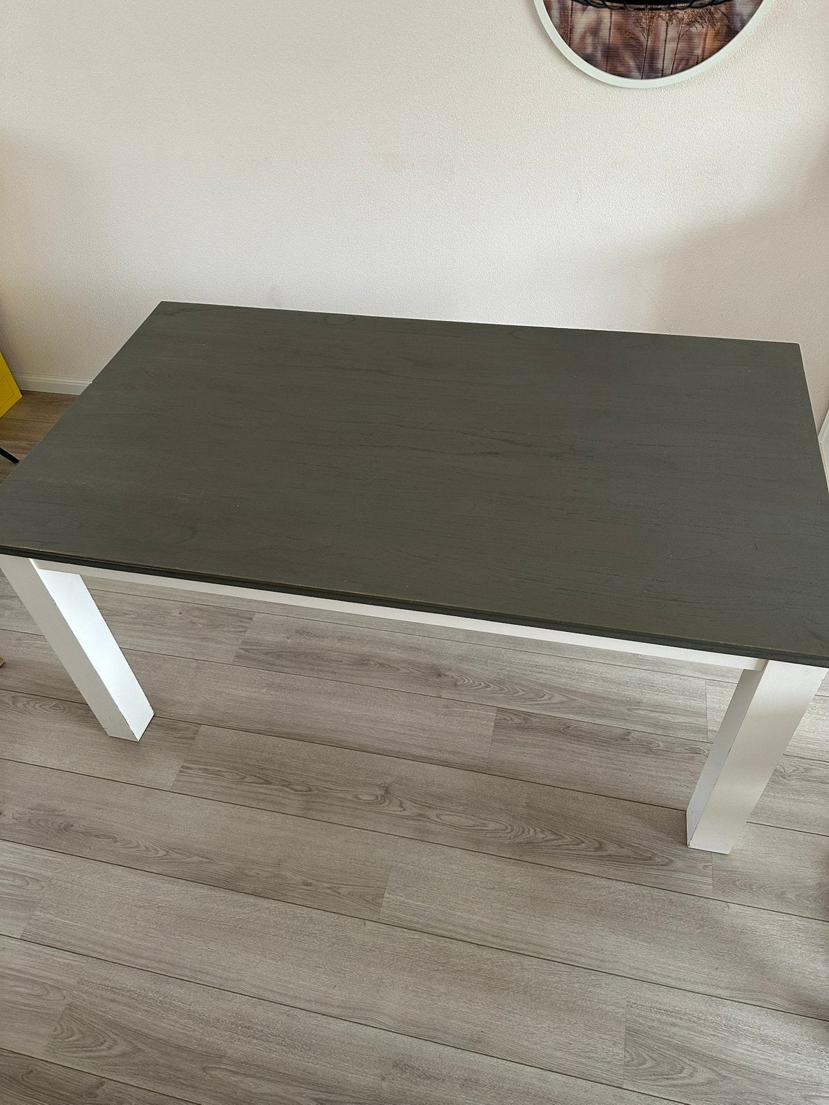 Eettafel met donkergrijs blad en witte poten, Ophalen, Gebruikt, 100 tot 150 cm, 50 tot 100 cm