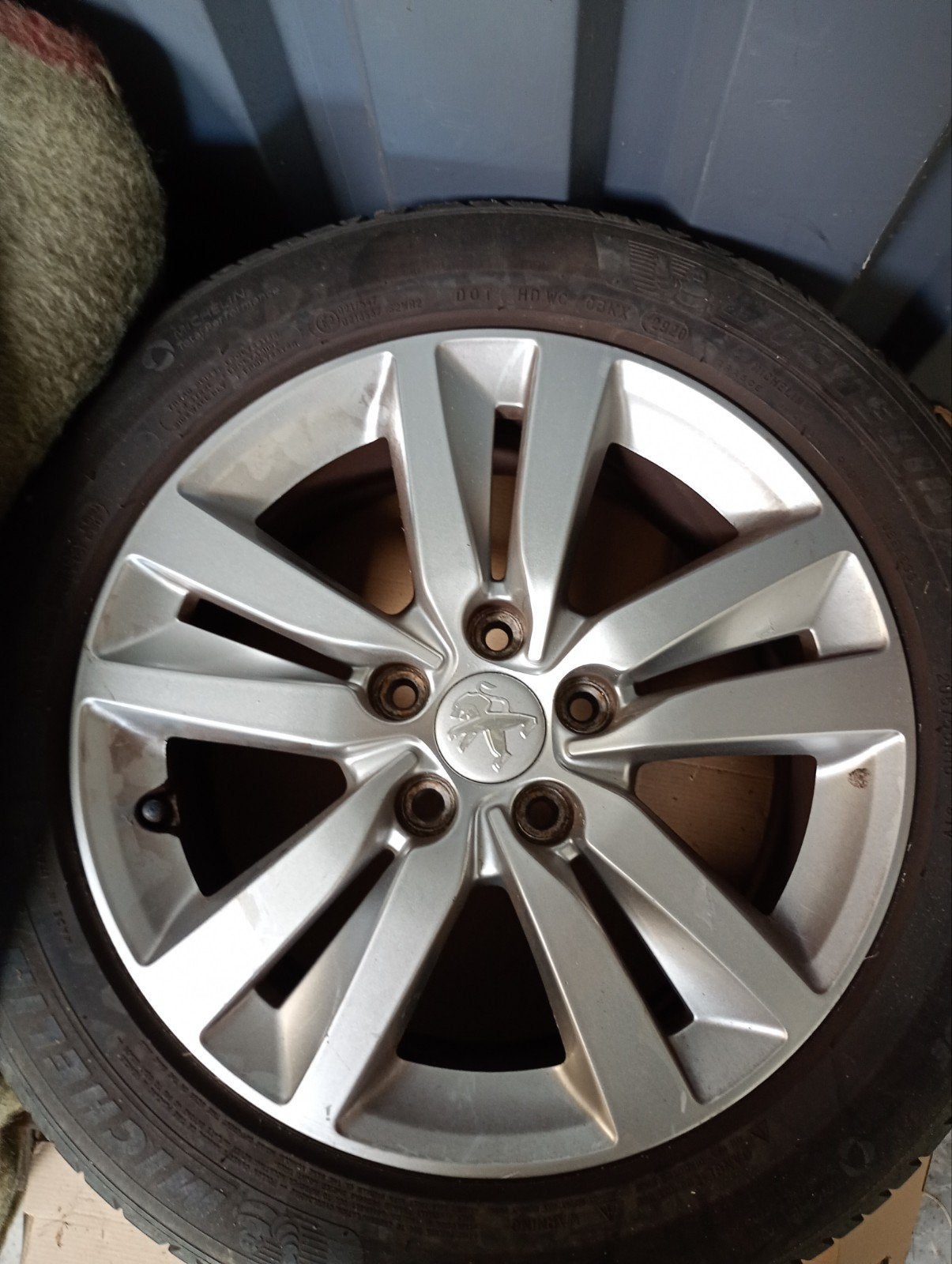 Foto 7 van Originele Peugeot velgen met banden