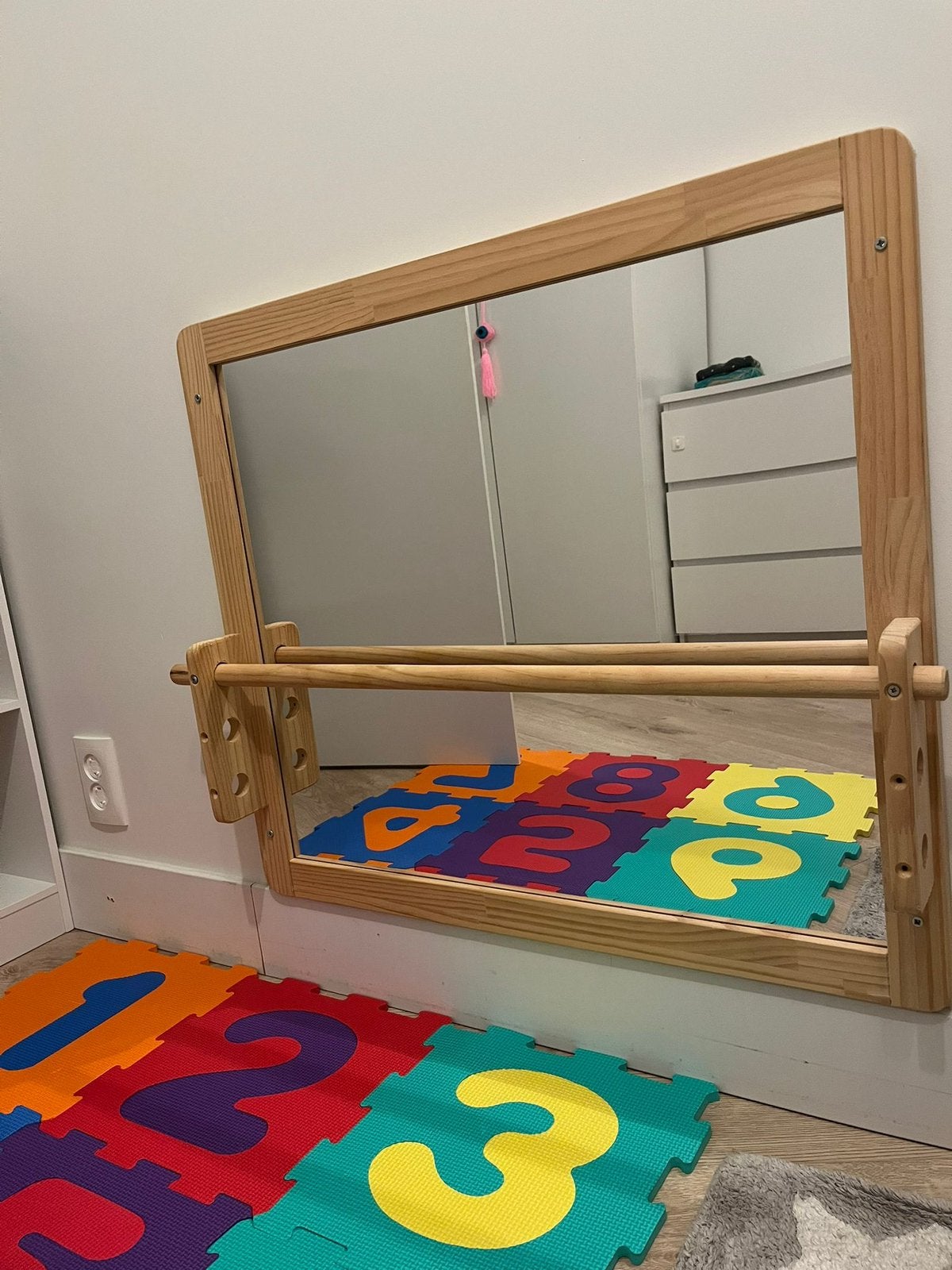 Montessori mirror for kids with barre bar - wood frame, Kinderen en Baby's, Kinderkamer | Stapelbedden en Hoogslapers, Ophalen