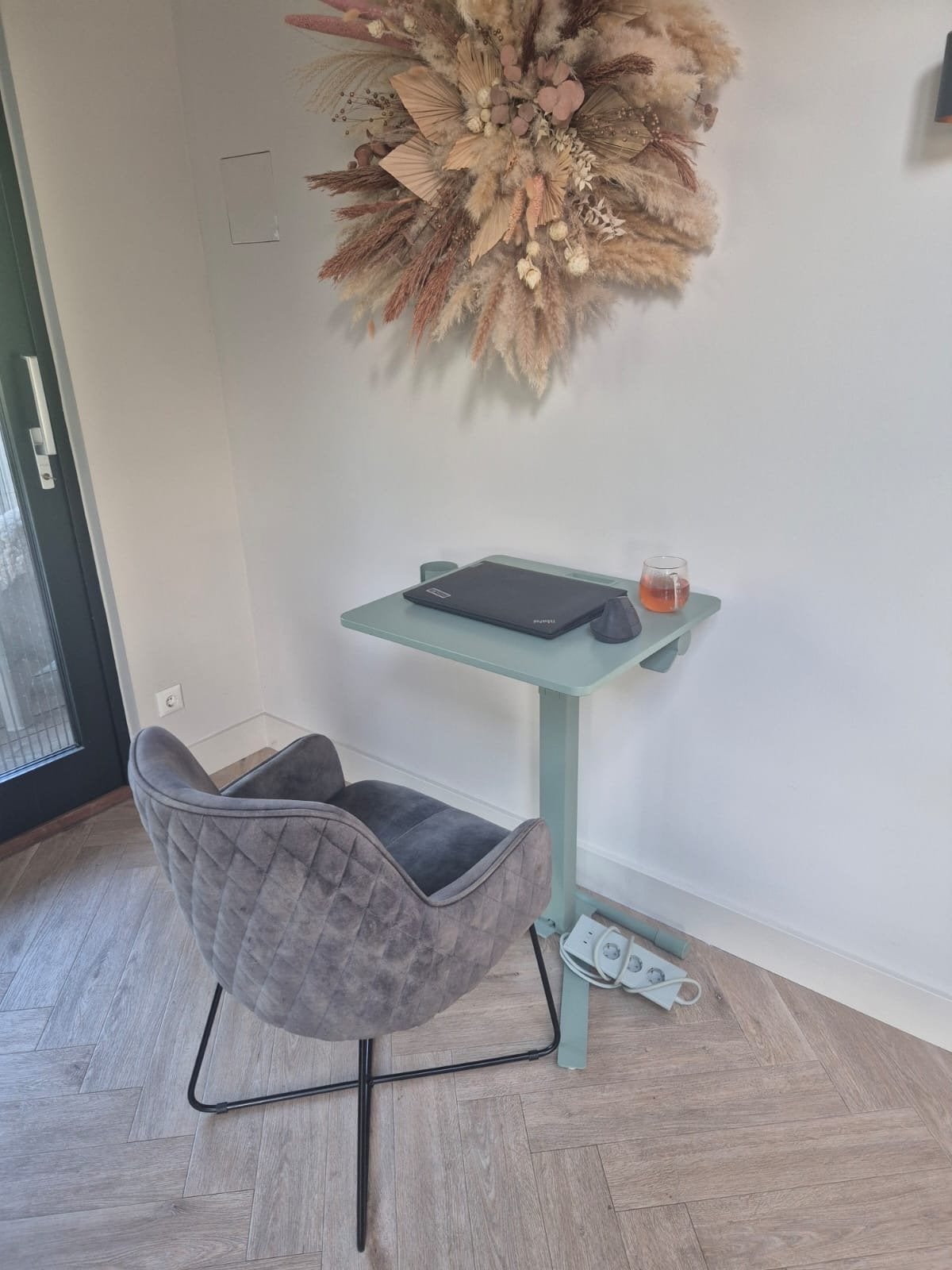 Verstelbaar bijzettafeltje/laptoptafel - Mintgroen, Ophalen of Verzenden, Zo goed als nieuw