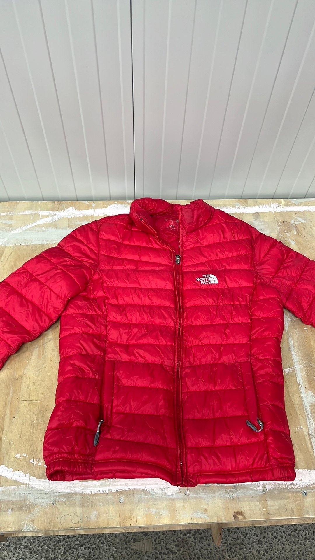 Rode regenjas look-a-like The North Face (valt als M), Kleding | Dames, Ophalen of Verzenden, Gedragen, Maat 38/40 (M), Rood