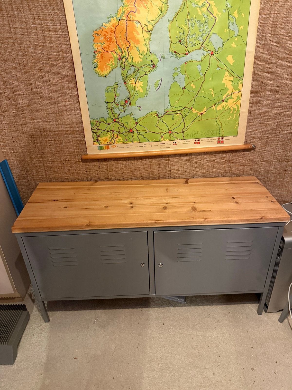 IKEA lockerkast met op maat gemaakt houten blad, Ophalen, Gebruikt