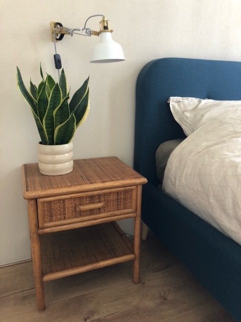 Vintage rotan nachtkastje met lade en plank, Huis en Inrichting, Slaapkamer | Nachtkastjes, Ophalen, Overige materialen, Gebruikt