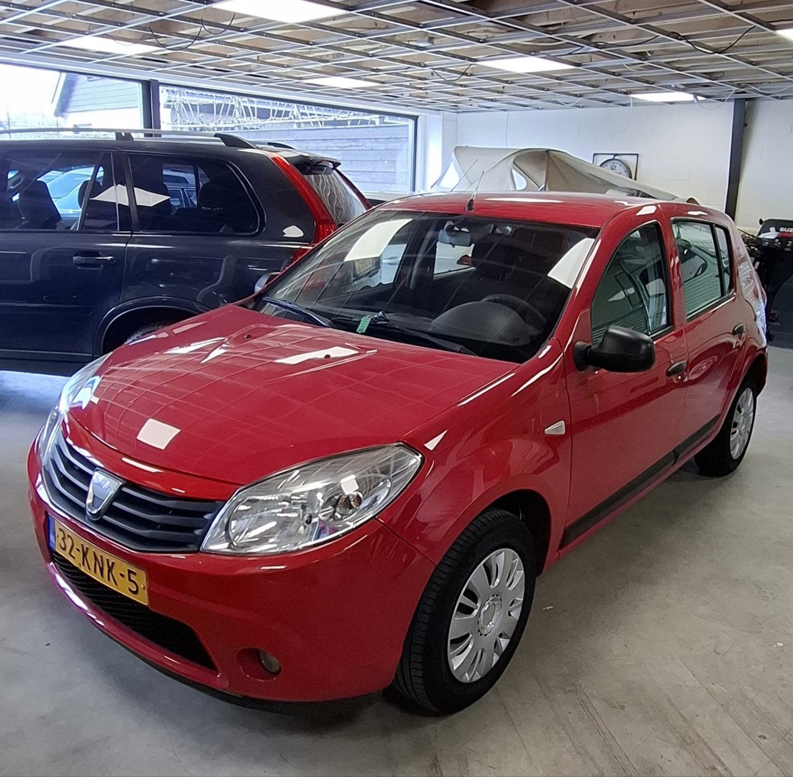 Dacia Sandero 1.2 16V 55KW 2010 Rood, Voorwielaandrijving, Overige bekleding, Origineel Nederlands, Handgeschakeld