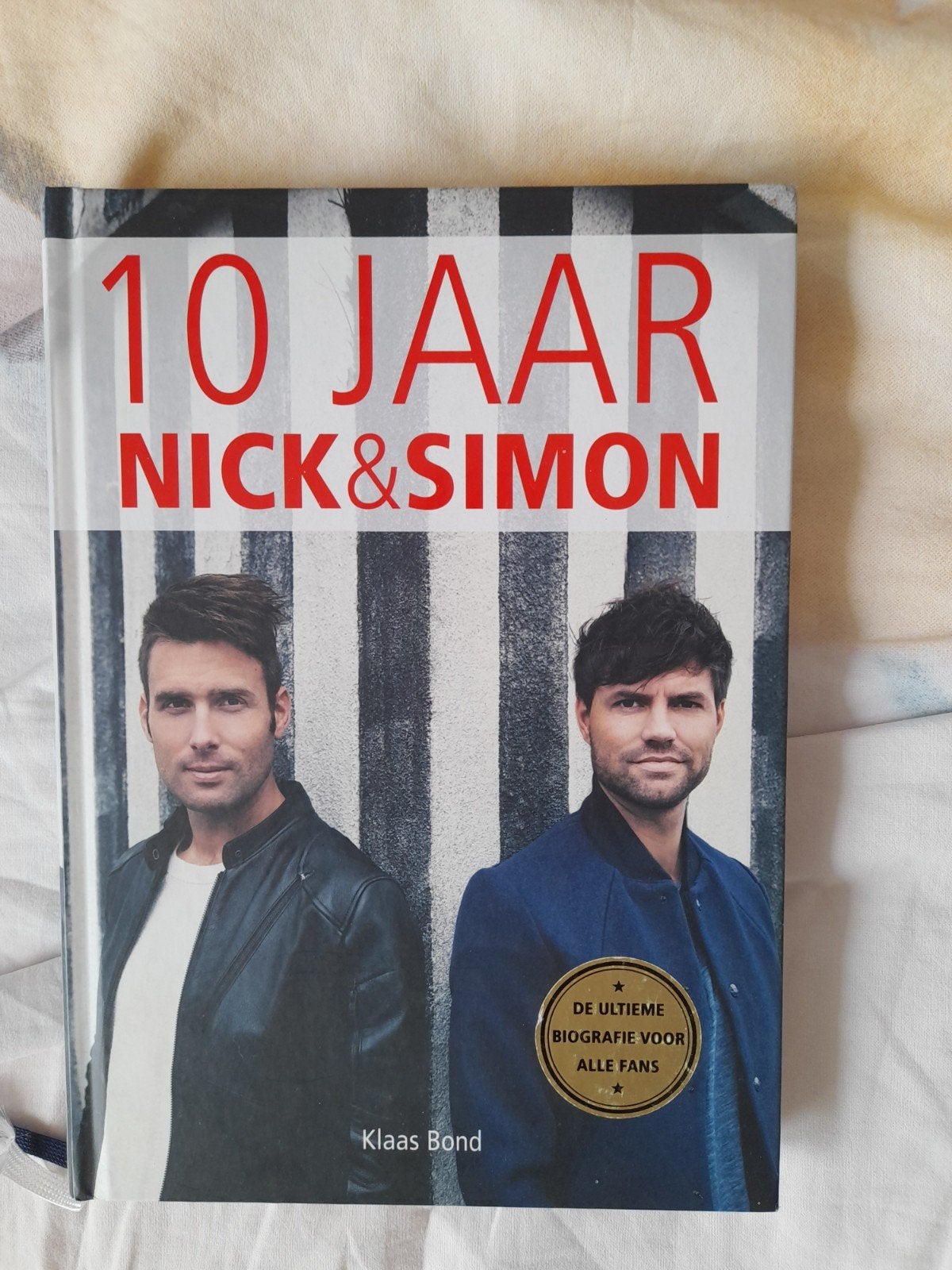 Boek: 10 jaar Nick & Simon - Zo goed als nieuw, Ophalen of Verzenden, Zo goed als nieuw, Artiest, Klaas Bond