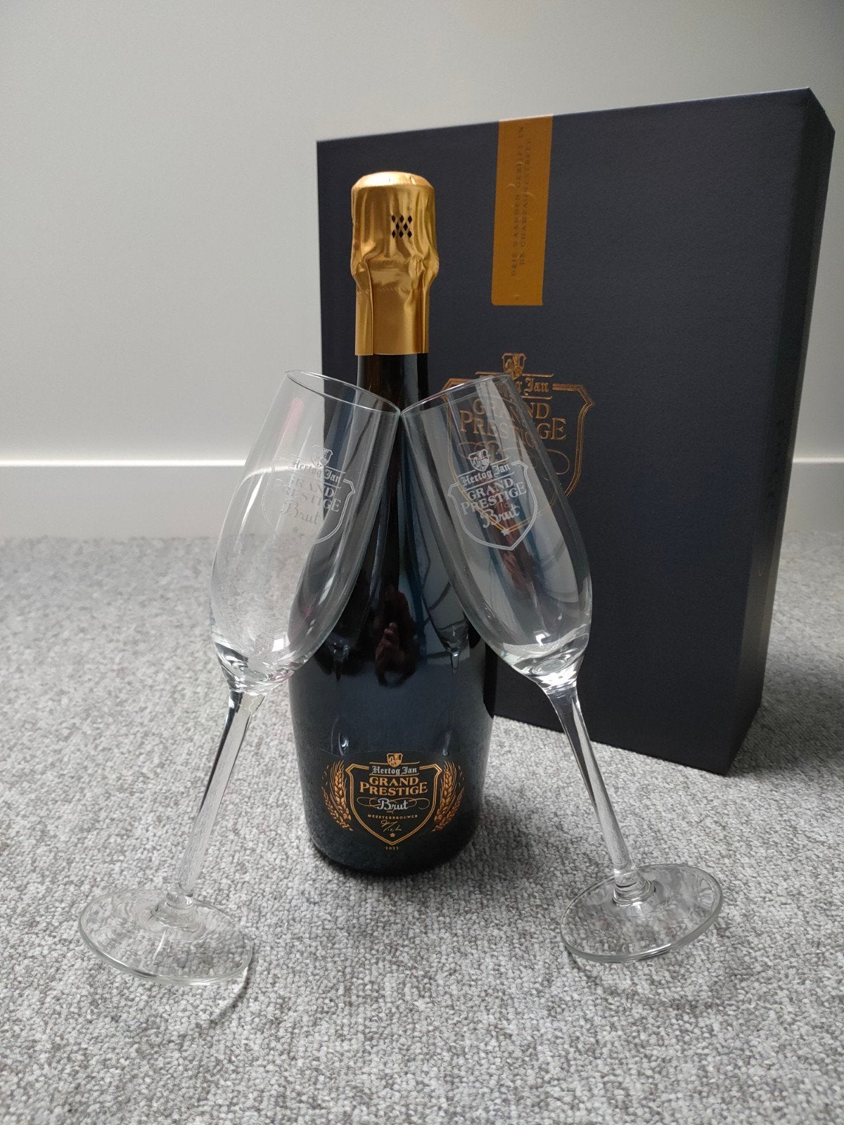 Hertog Jan Grand Prestige Brut met 2 glazen in luxe box, Verzamelen, Biermerken, Ophalen of Verzenden, Nieuw, Flesje(s), Hertog Jan