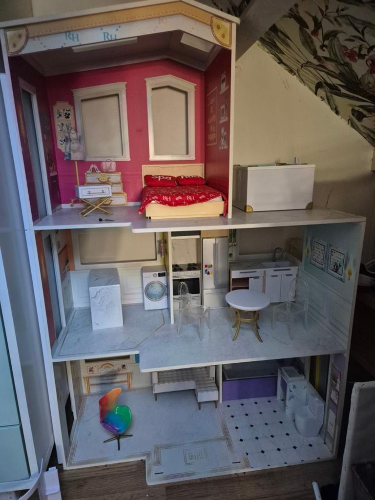 Rainbow high poppenhuis incl poppen en toebehoren., Verzamelen, Poppenhuizen en Toebehoren, Ophalen, Poppenhuis