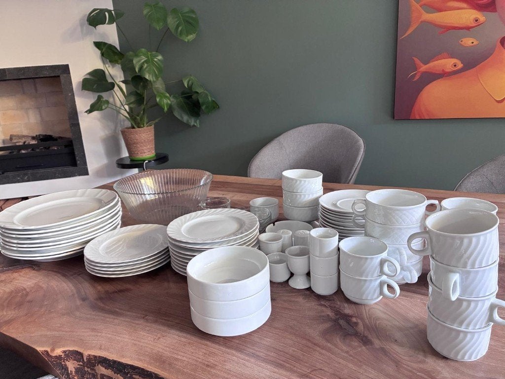 Nagenoeg compleet servies. Leuk voor starter., Ophalen, Overige merken, Zo goed als nieuw, Overige stijlen