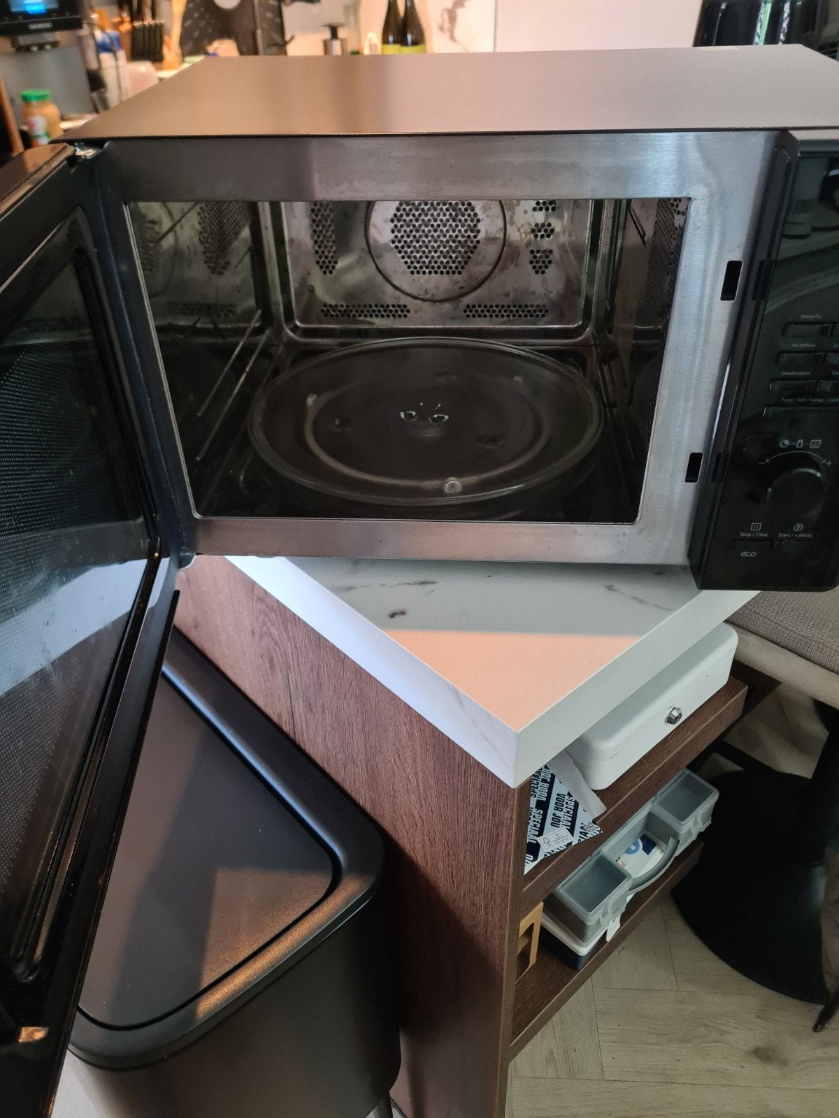 Etna Combi Magnetron 28L - Zwart - Zo goed als nieuw, Witgoed en Apparatuur, Ophalen, Combimagnetron, Zo goed als nieuw, Vrijstaand