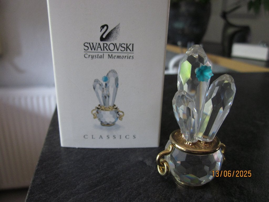 Swarovski Cactus Blaue zircoon incl. doos & certificaat, Verzamelen, Swarovski, Ophalen of Verzenden, Nieuw, Figuurtje