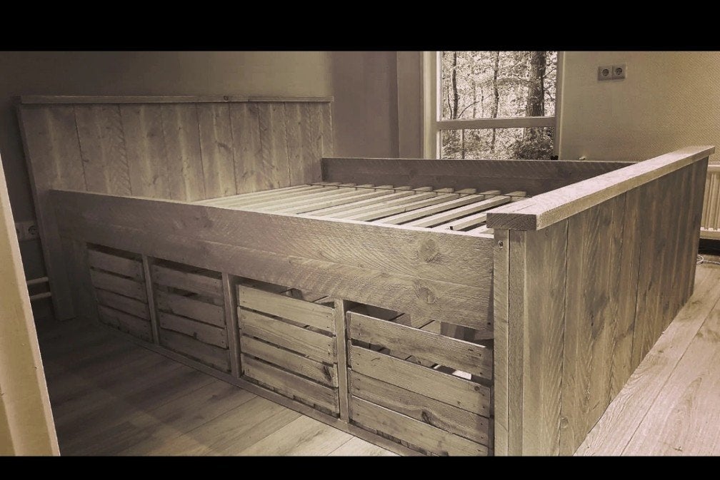 Stevig houten bed met opbergkistjes en bedbodems 160x200cm, Ophalen, Gebruikt, Bruin, Tweepersoons