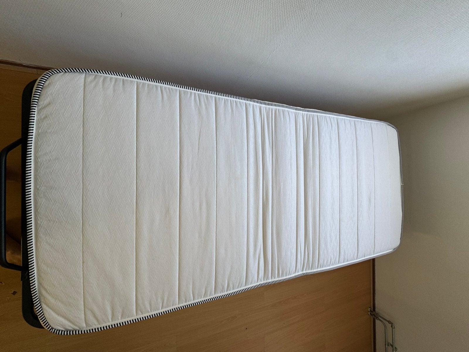 Logeerbed makkelijk opklapbaar met lattenbodem en matras, Ophalen, Eenpersoons, 190 cm of minder, Zo goed als nieuw