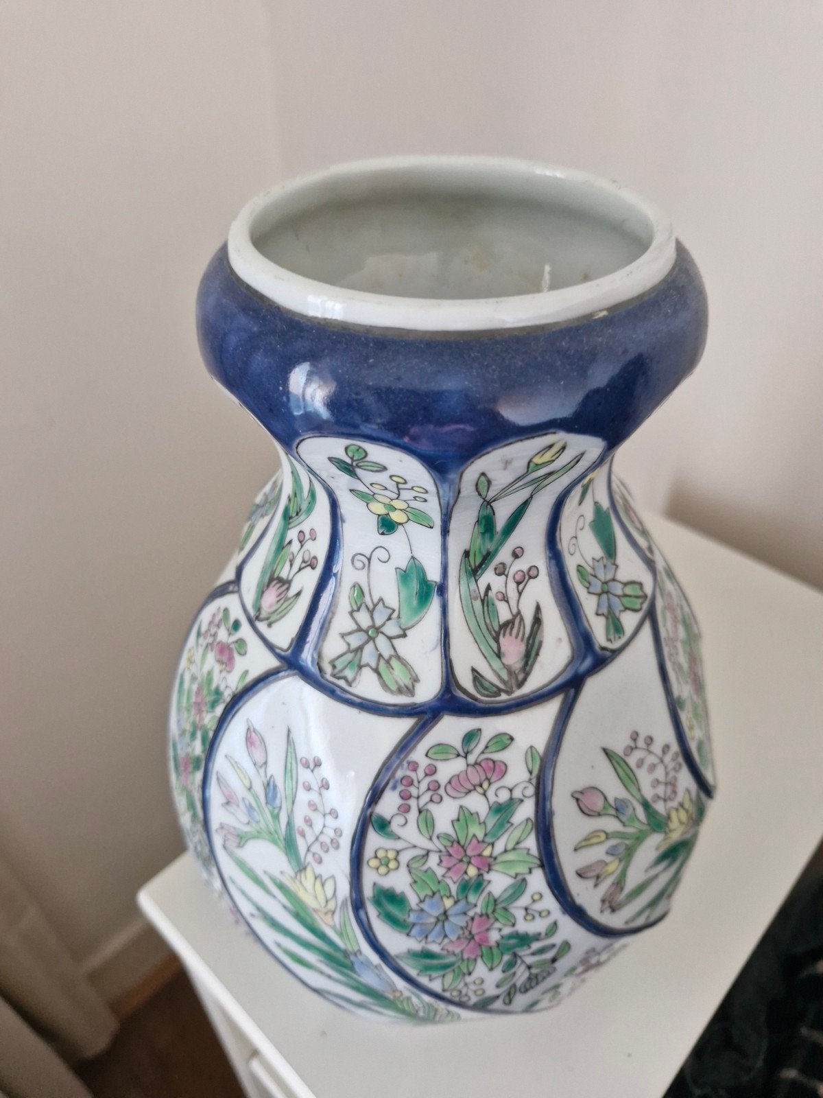 Antieke Chinese vaas met bloemmotieven, Antiek en Kunst, Ophalen