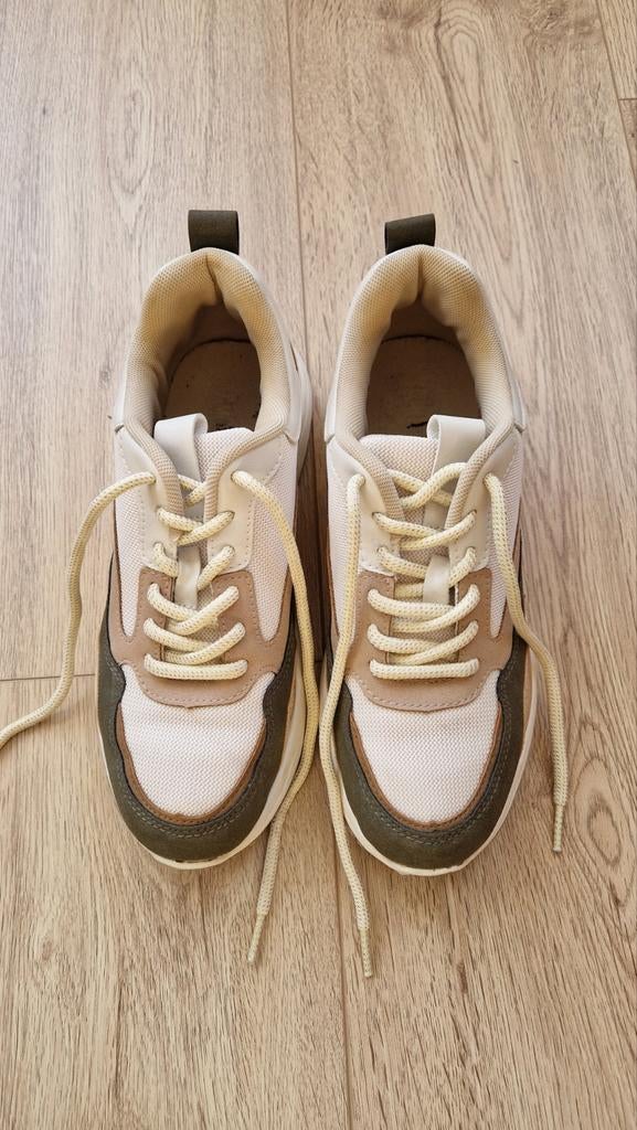 Stijlvolle dames Sneakers - Beige / groen maat 38, Beige, Ophalen of Verzenden, Gedragen, Sneakers of Gympen