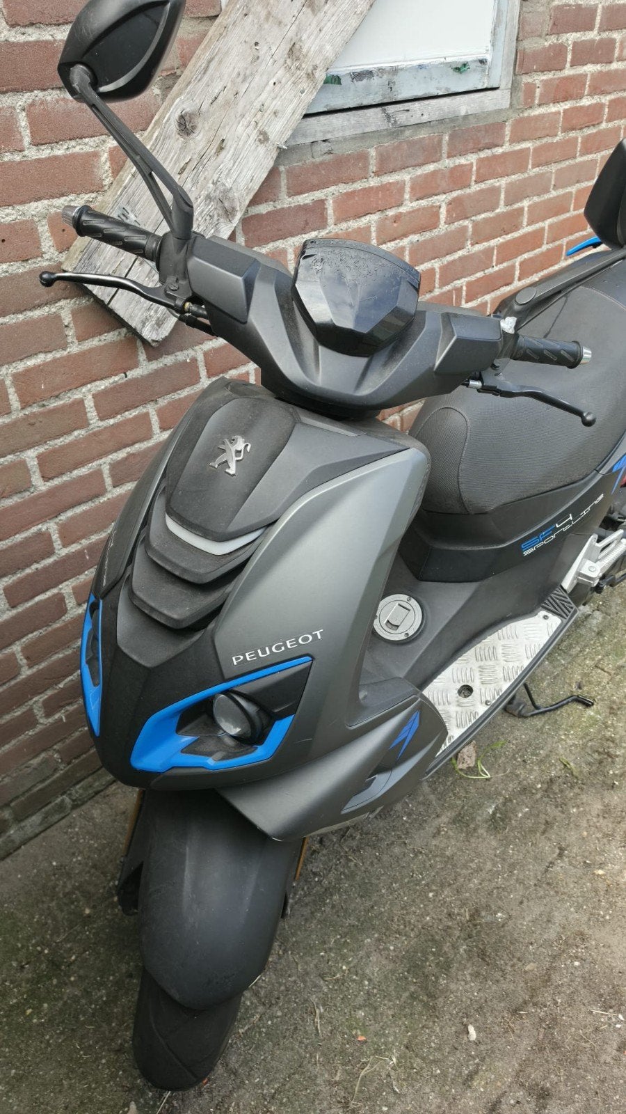 Peugeot Speedfight 4 Darkside - Inclusief helm en slot, Fietsen en Brommers, Scooters | Peugeot, Ophalen, Gebruikt, Speedfight
