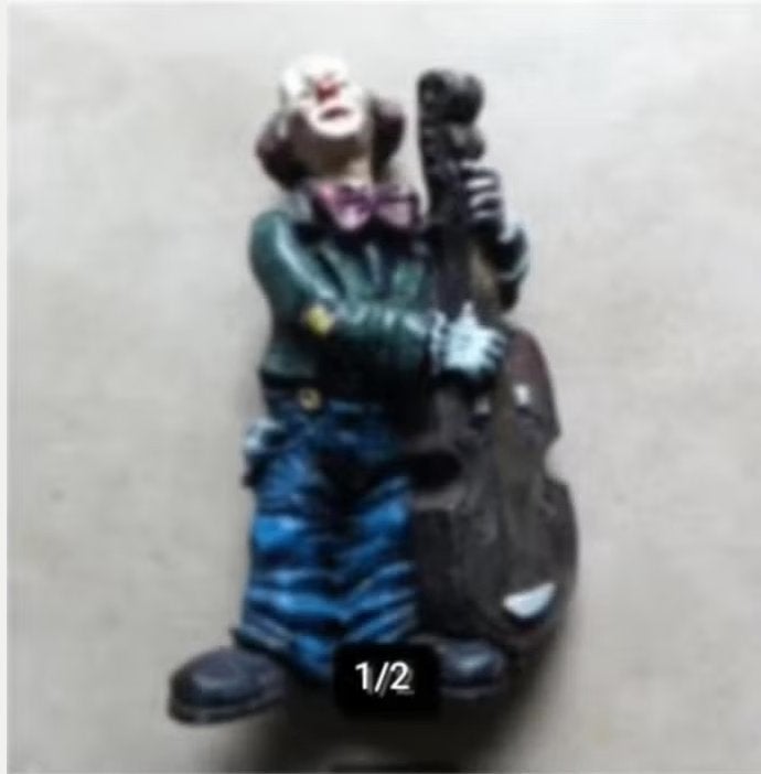 Design beeldje clown met harp polystone, Ophalen of Verzenden, Zo goed als nieuw, Mens